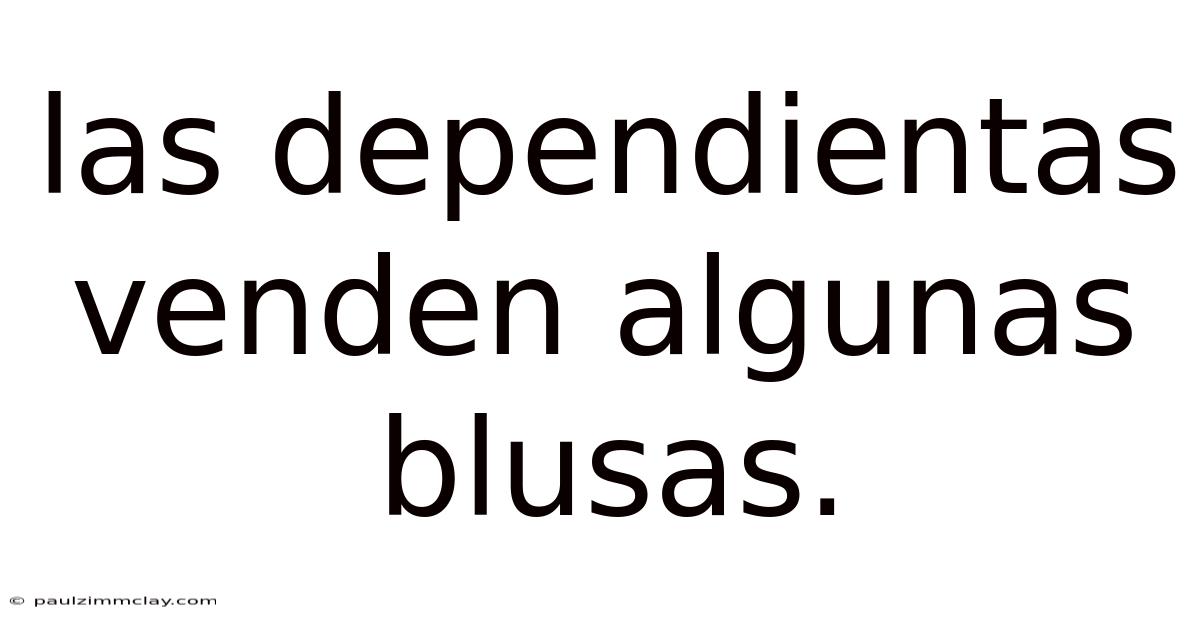 Las Dependientas Venden Algunas Blusas.